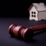 Aresztowanie domu. Decyzja sądu o sprzedaży domu. Licytacje nieruchomości. Mieszkalnictwo. Licytacja na sprzedaż nieruchomości.